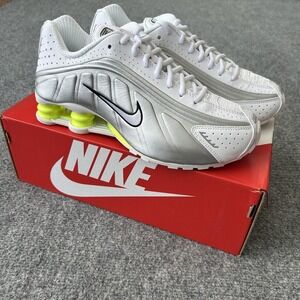 Nike Shox R4 Shoes Womens Size 8 White Metallic Silver Sneakers AR3565-102